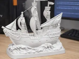 🏴‍☠️ Stormbreaker Pirate Ship – Desk Display Statue