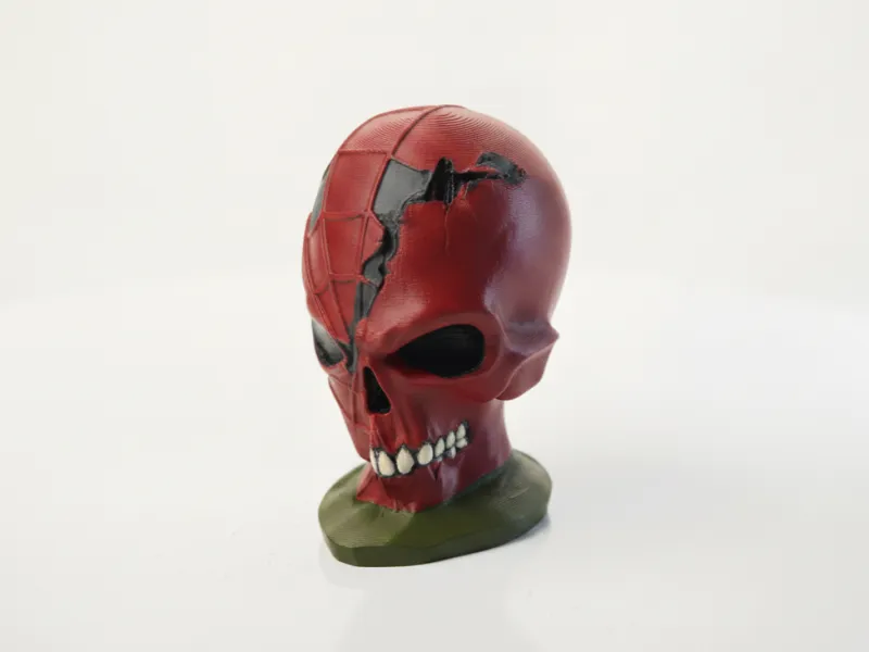 Statuetta scultura con mezzo volto di teschio stampabile in 3D