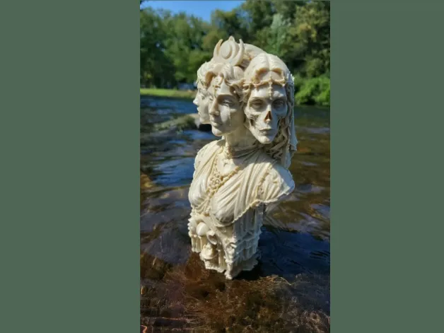 Hekate: Drei Gesichter des Schicksals