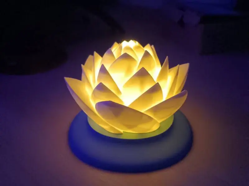 Lámpara LED de vela con flor de loto Zen
