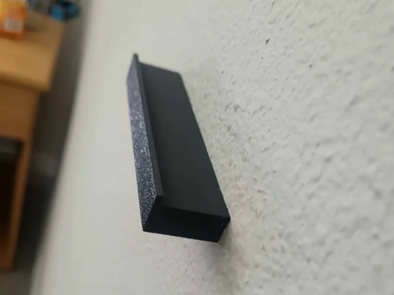 Minimalistic Shelf For Photos and Hueforge Prints
