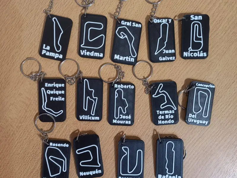 Pack of 14 TC circuits keychains