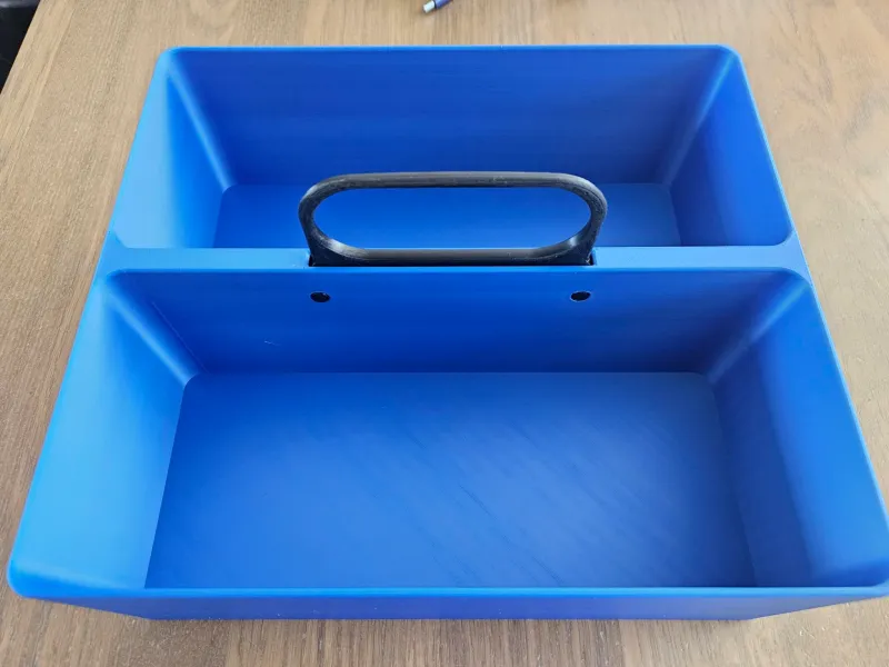 Toolbox with handle