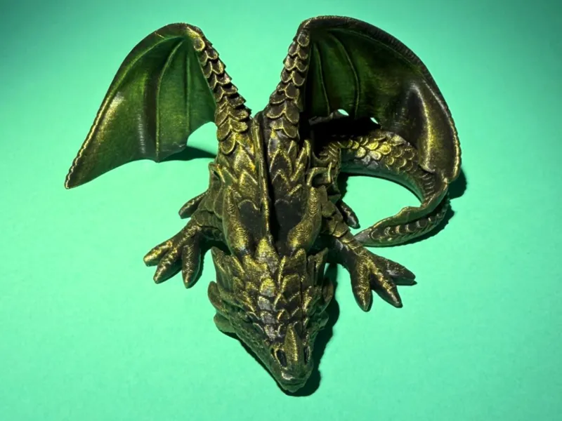 Bronzeglänzender Drache