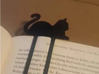 Cat laying down bookmark