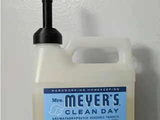 Meyer's Soap Spout With Lid