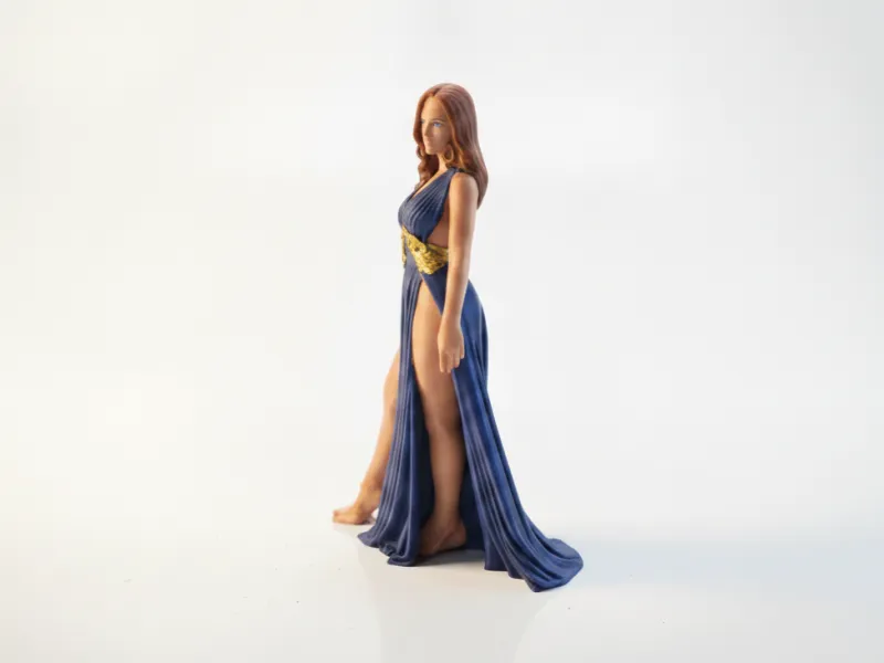 Figurilla Femenina Elegante con Vestido de Dama Imprimible en 3D