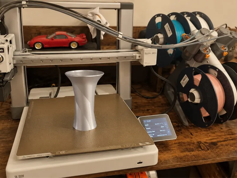 Vase Trompette aux Pétales Torsadés