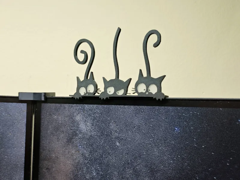 3 gatti curiosi decorazione da scrivania