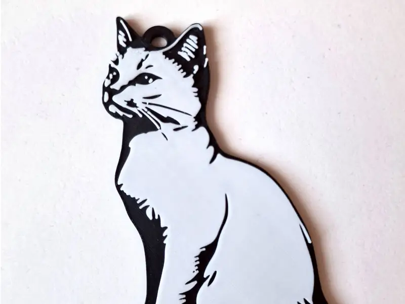 White cat keychain+magnet