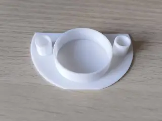 Cache trou chanière