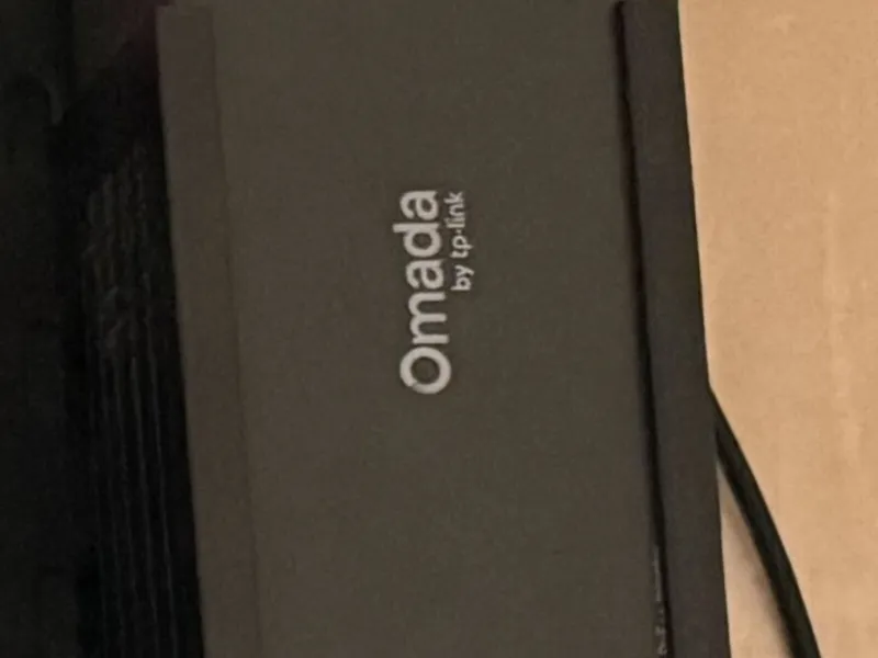 Suporte SKÅDIS para injetor PoE++ TP-Link Omada POE380S