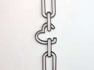 Heart chain wallart