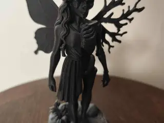 Elarah Mournveil – The Wing of Shadows
