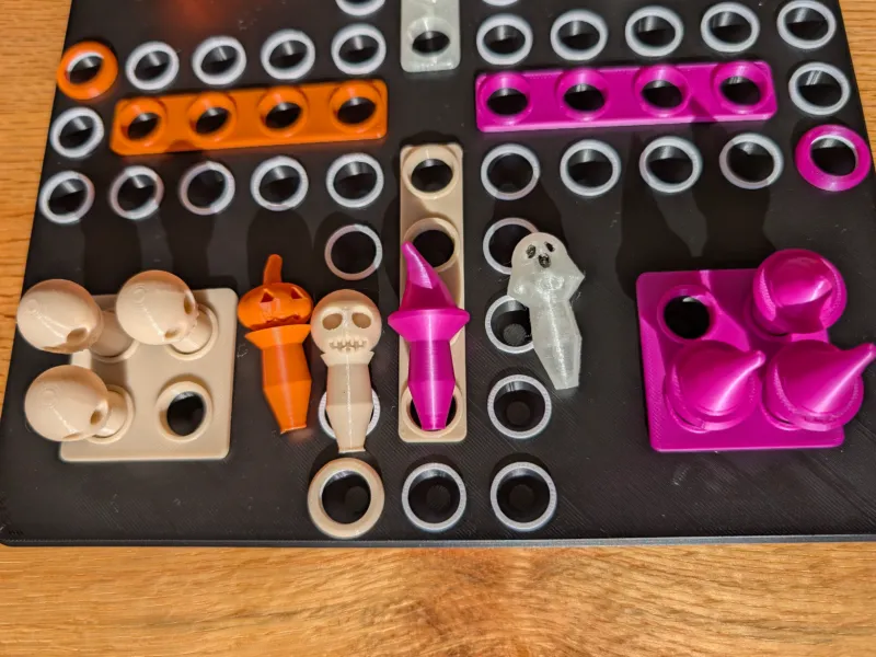 NO_CFS Halloween Ludo & Travel Game Accessible & Shake-Proof