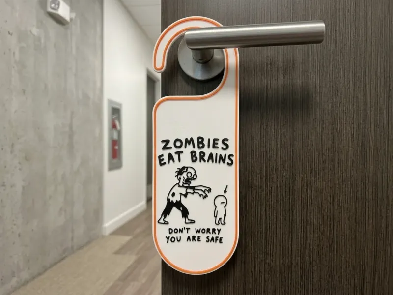 Colgador Zombie – Estás a Salvo