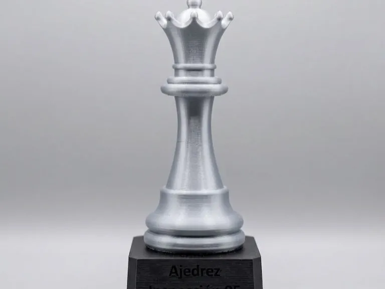 Trofeo reina ajedrez