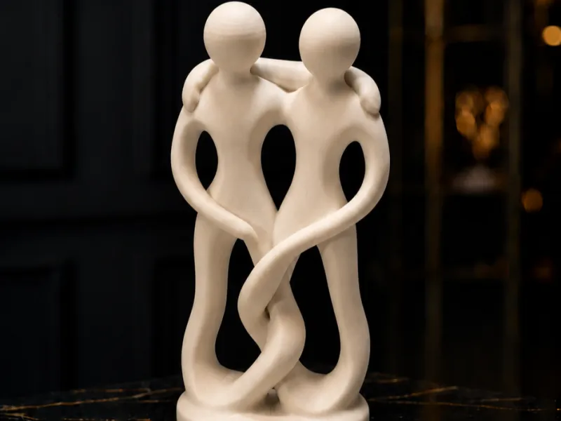 Statua Astratta dei Gemelli Umanoidi