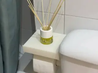 TOILET PAPER HOLDER WITH SHELF