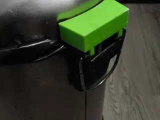 Reparo para lixeira de aço / Trash bin repair