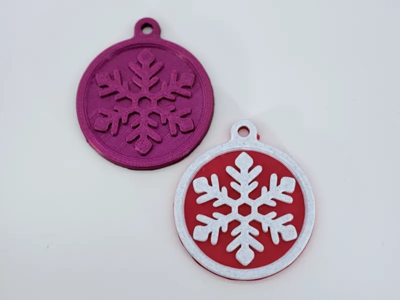 Ornamento Natalizio a Fiocco di Neve | Design a Colori Sovrapposti