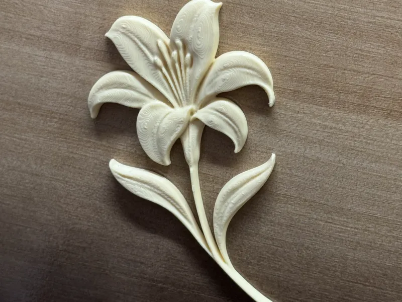 modello a rilievo fiore giglio simbolo solitario