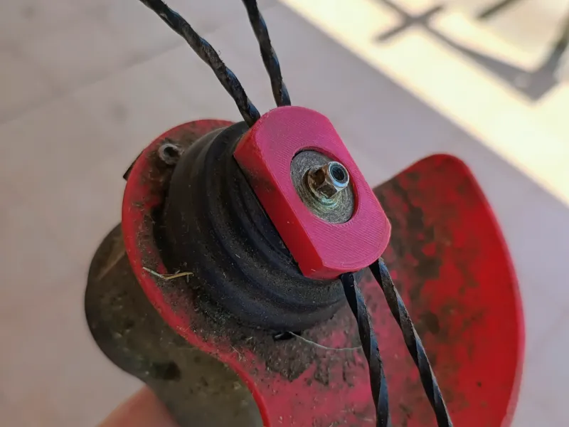 Universal adapter for String trimmer – M5 shaft