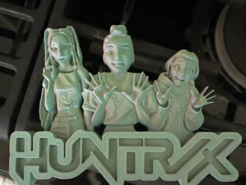 Huntrix hi fans scene from kpop demon hunters