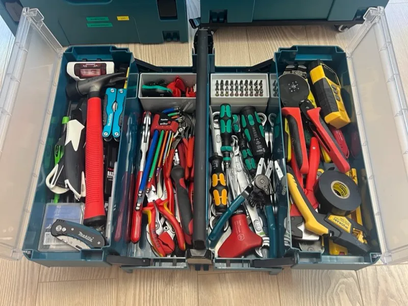 Makita cantilever boxes with magnets (for bits and sockets)