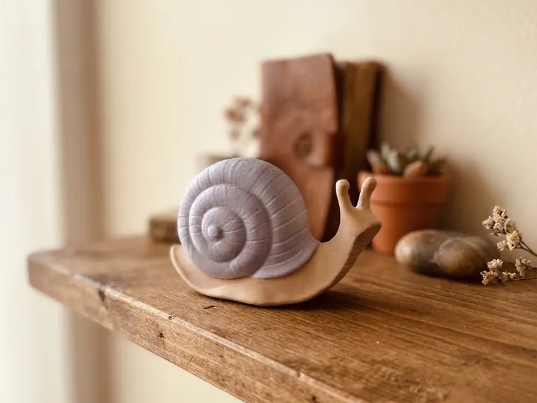 Estatueta Decorativa de Caracol Aconchegante