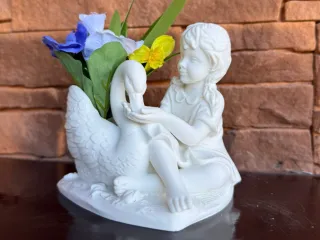 Table figurine