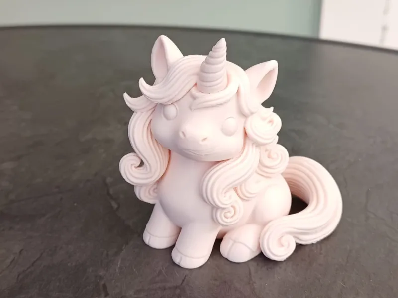 Süßes Chibi-Einhorn
