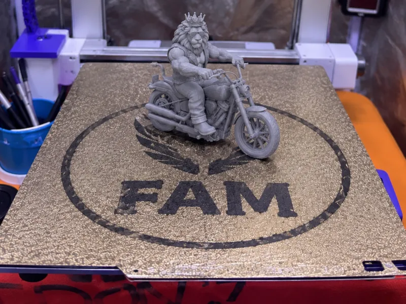 Leo, Regele Leu Motociclist