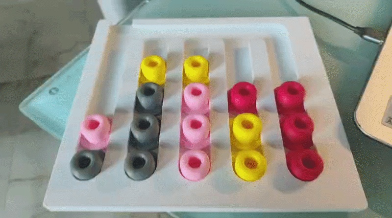 Gioco pedine colorate