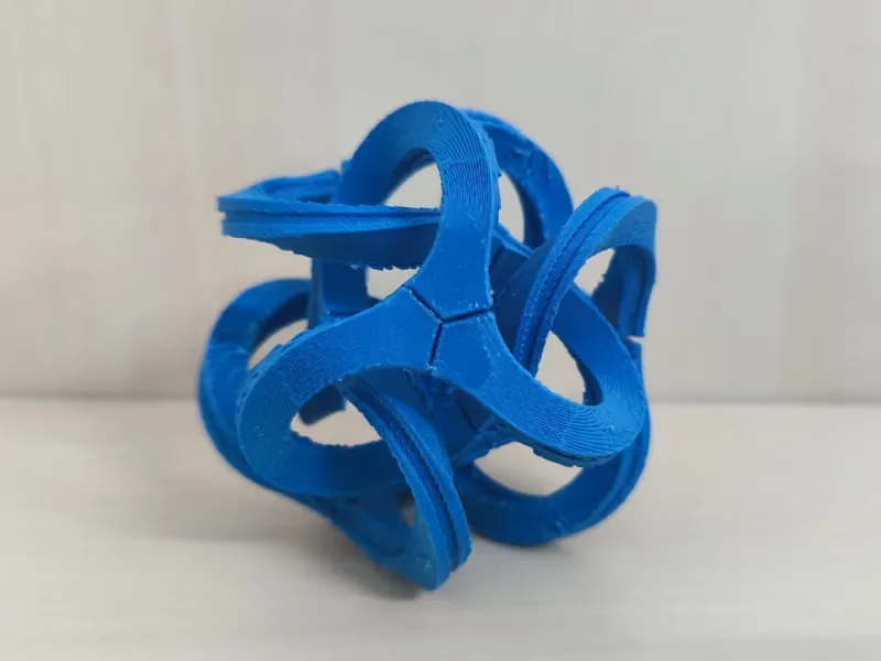 Ora Geometrik Heykel Montajı