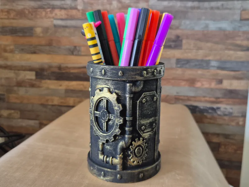 Pot crayon steampunk