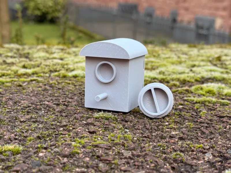 Mini casa de pájaros oculta para geocaching con compartimento roscable