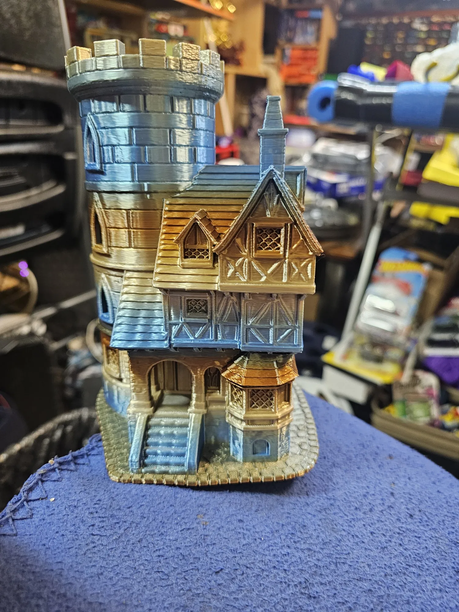 Pen holder castle-1