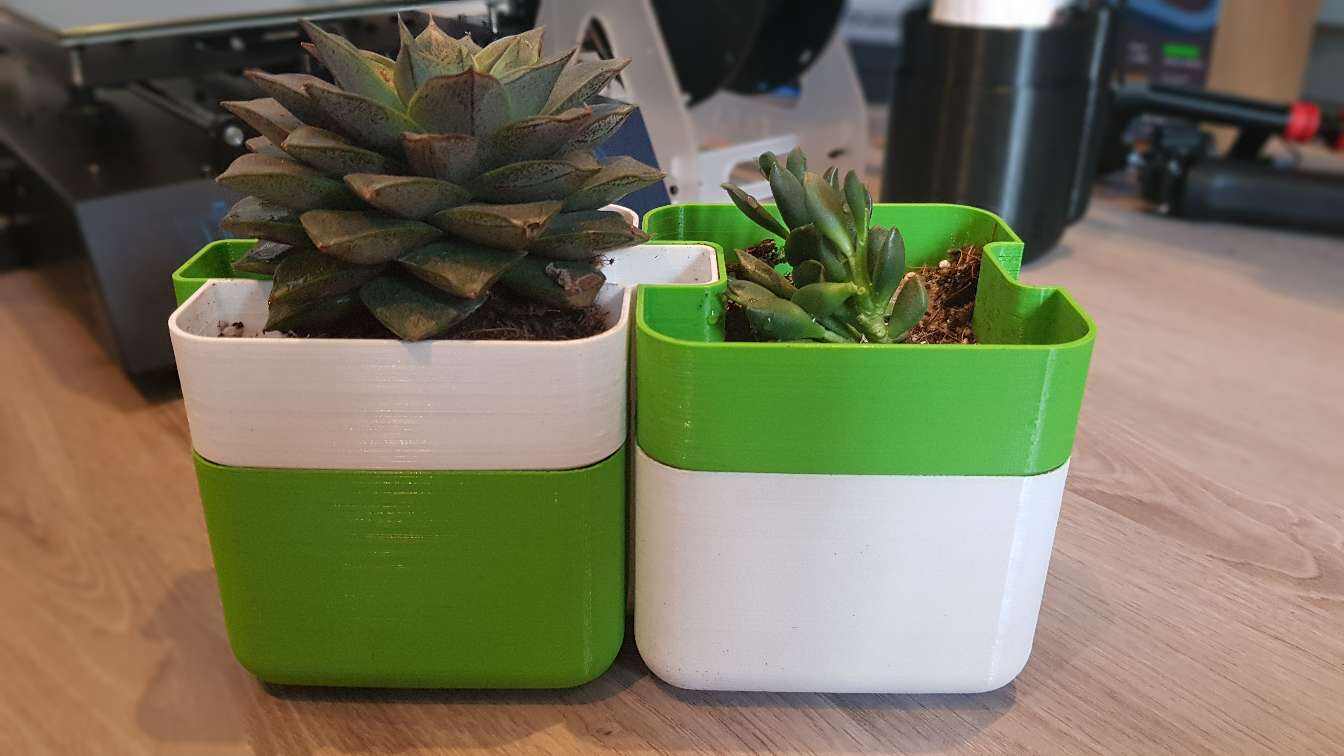 Cubic self-watering planter