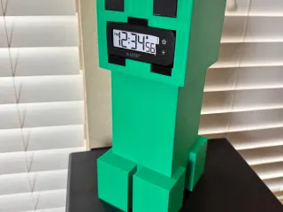 Minecraft creeper clock