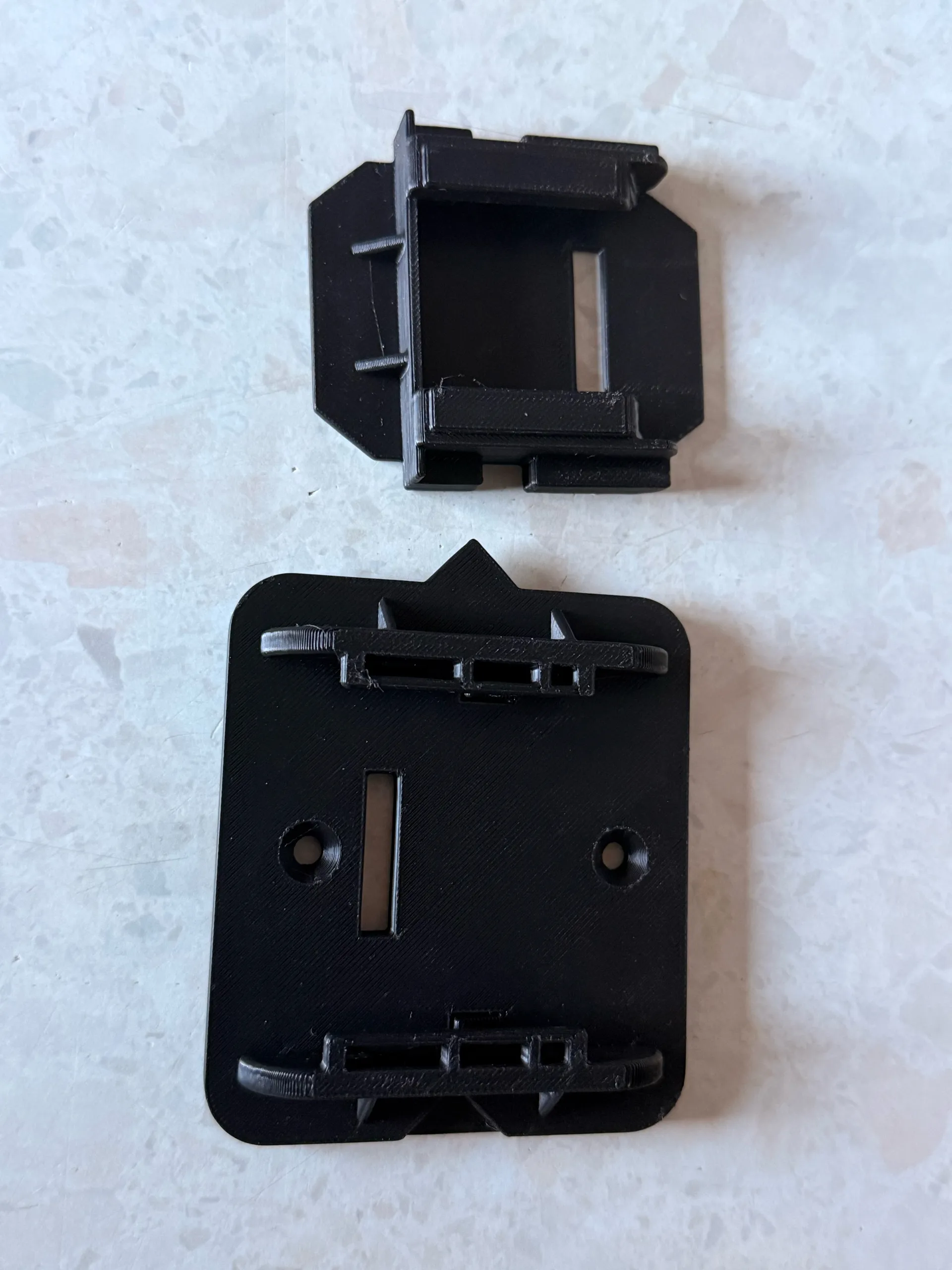 Worx PowerShare Battery Wallmount-1