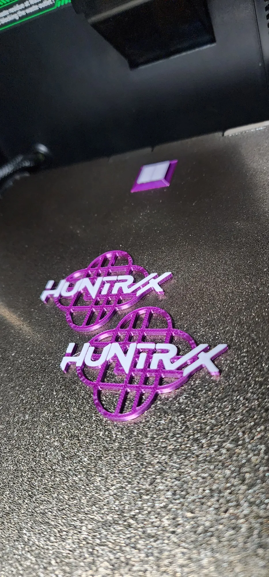 Logo huntrix-1