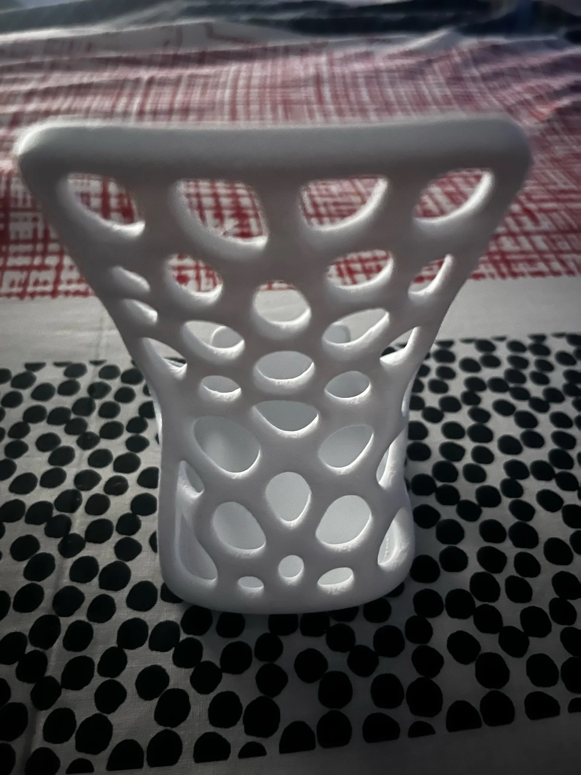 phone stand voronoi-1