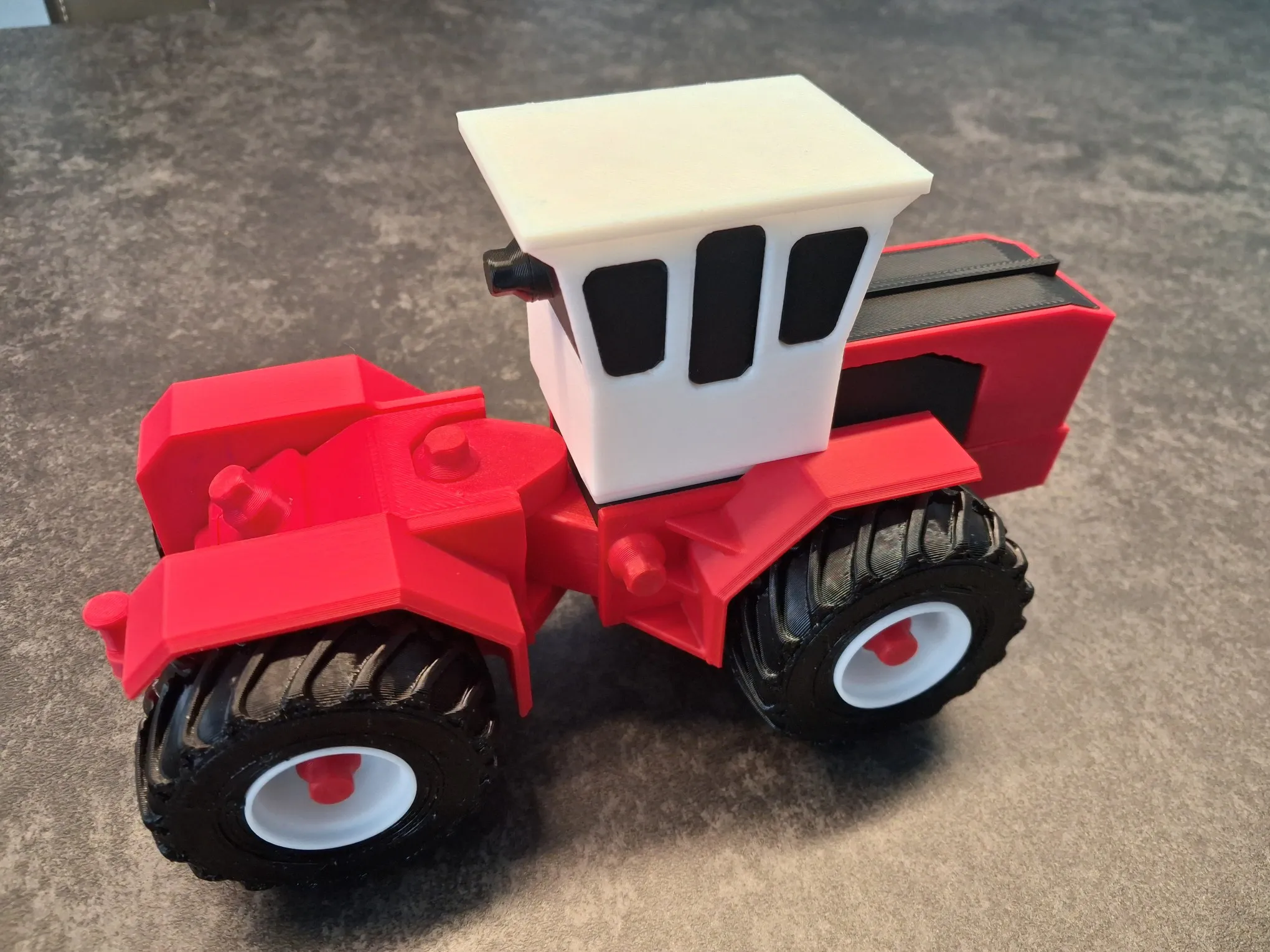 a 4wd tractor-2