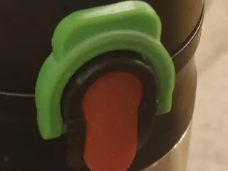 Drinking Bottle Cap Latch