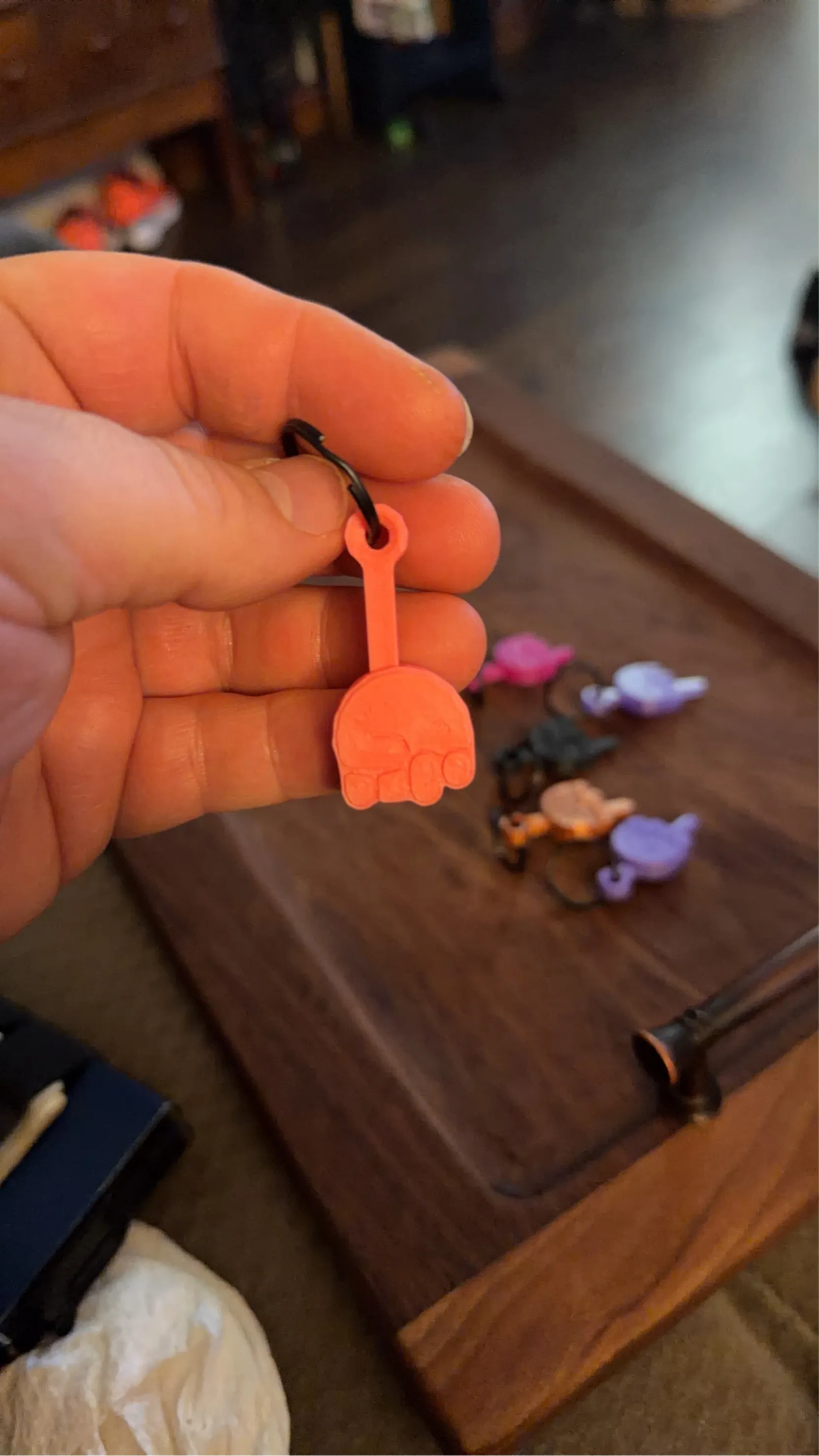 PRINT-IN-PLACE MIDDLE FINGER KEYCHAIN-1