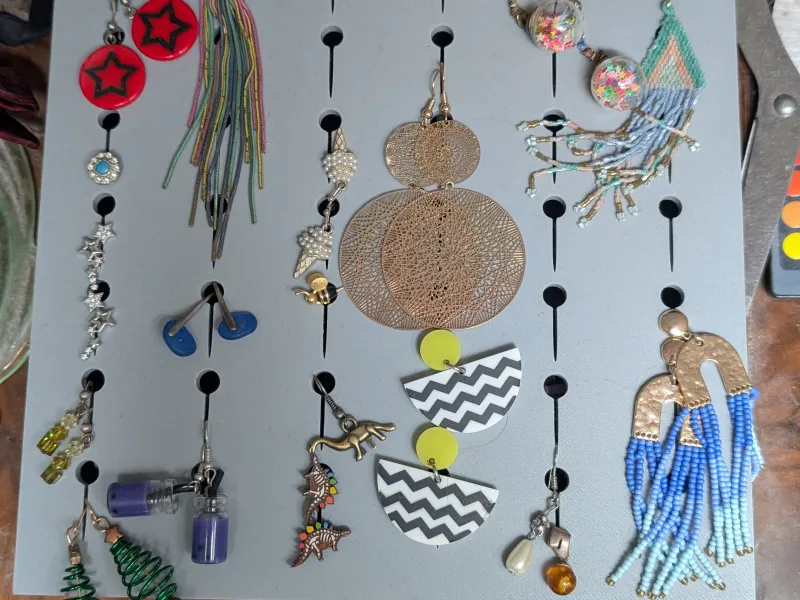 Earring stand with additional storage