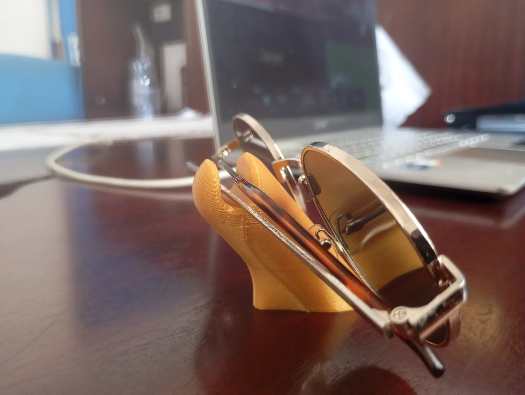 Elegant Eye Glasses Stand-2
