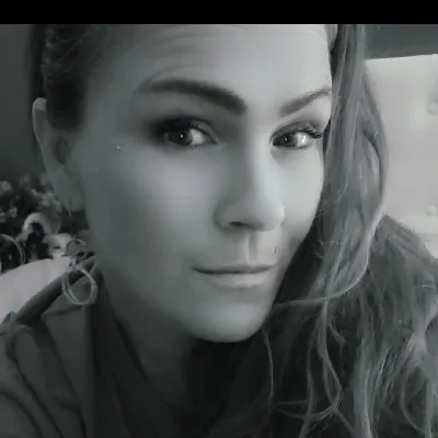 Whitesp00kswife
