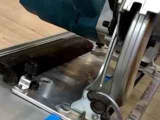 Adapter for using a Makita HS7601 saw on a bus